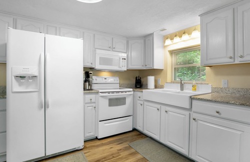Rocky Mount Casa | Family-Friendly Lakefront Home | 5 Bedrooms | Dock, Wi-Fi, Smart TVs, Grill