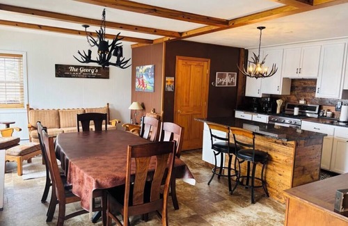 Deerbrook Cabina | Family friendly lakeside retreat on Greater Bass Lake