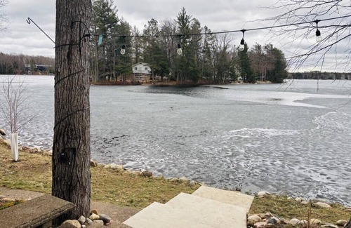 Deerbrook Cabina | Family friendly lakeside retreat on Greater Bass Lake
