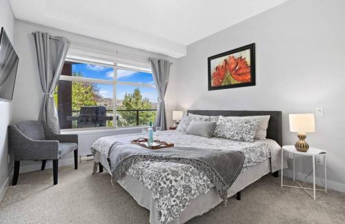 Central Okanagan Apartamento | Family-friendly lake view Luxury condo with AC, pool, Hot tub, near winery and shopping center