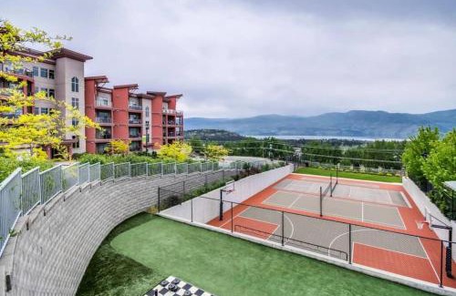 Central Okanagan Apartamento | Family-friendly lake view Luxury condo with AC, pool, Hot tub, near winery and shopping center