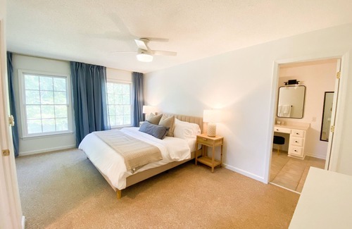 Eatonton Casa | Family Friendly Lake Sinclair Getaway - kayaks and fire pit