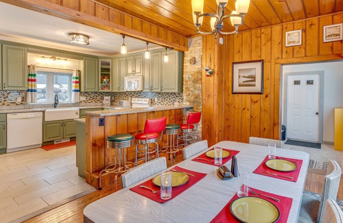 McFarland Casa | Family-Friendly Lake Waubesa Home: Boat + Swim!