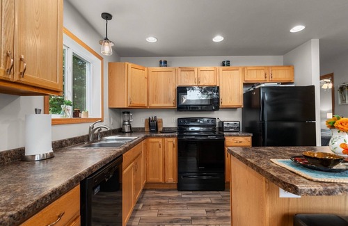 Plainfield Cabaña | Family Friendly Lake Home Sleeps 14, Sandy Beach, Lake Toys, Fire Pit, Sunrises!
