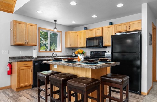 Plainfield Cabaña | Family Friendly Lake Home Sleeps 14, Sandy Beach, Lake Toys, Fire Pit, Sunrises!
