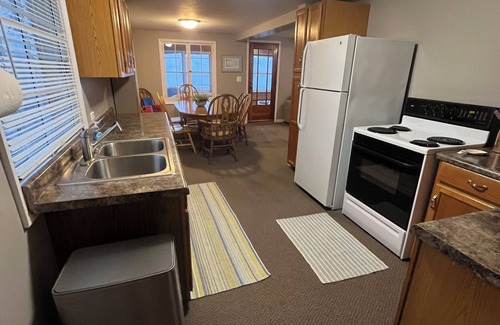 Gladwin Cabaña | Family-Friendly lakefront cottage on Secord Lake