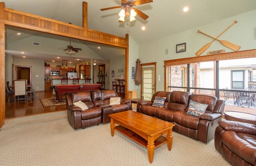 Enchanted Oaks Casa | Alquiler de casa en Cedar Creek Lakefront Home