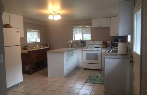 Clare Cabina | Family-friendly lakefront cabin with large outdoor space!