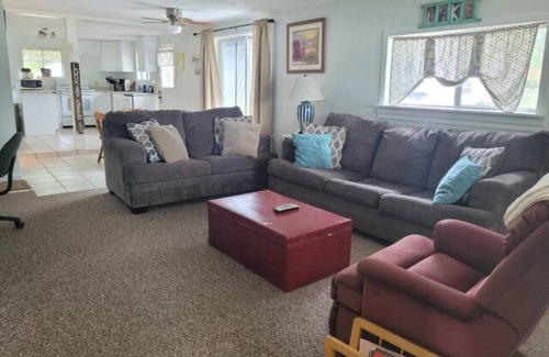 Clare Cabina | Family-friendly lakefront cabin with large outdoor space!
