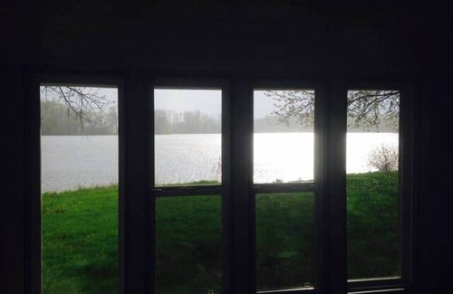 Clare Cabina | Family-friendly lakefront cabin with large outdoor space!