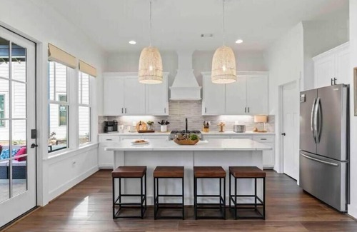 Dadeville Casa | Family friendly Lakehouse: dock, kayaks & SUP board, firepit Neighborhood pool!