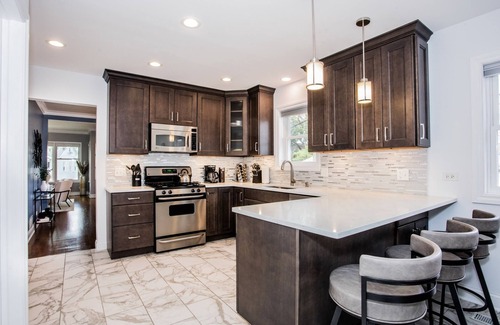 Jefferson Park Casa | Family Friendly, Lovely 6 Bd Retreat w/ Game Room, Back Deck & Bar