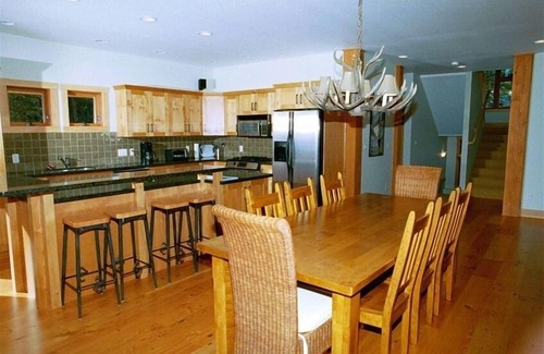 Golden Casa | Lujo familiar 3500sft 5b / 5b en Kicking Horse Resort