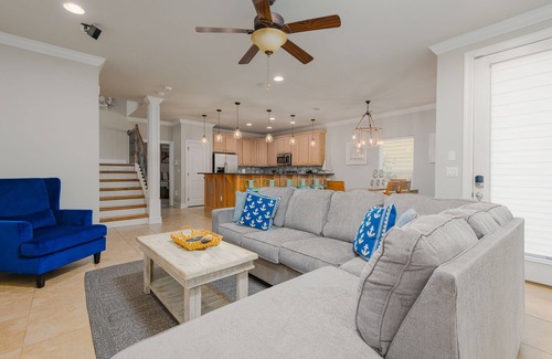 Villages of Crystal Beach Casa | Family Friendly Luxury House near the beach w Outdoor Heated community Pool