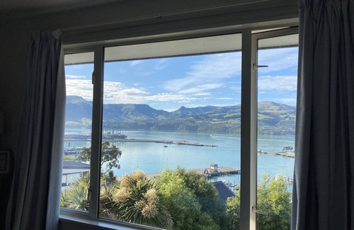Lyttelton Casa | Family friendly Lyttelton harbour view house