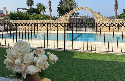 Kyrenia District Villa | La villa Nutshell está situada en una tranquila calle sin salida en Karsiyaka, cerca de Kyrenia.