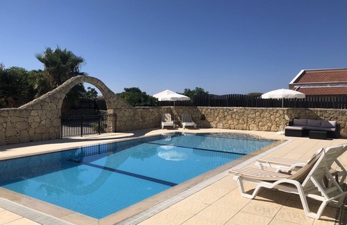 Kyrenia District Villa | La villa Nutshell está situada en una tranquila calle sin salida en Karsiyaka, cerca de Kyrenia.