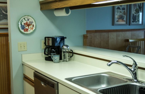 Topsail Beach Condominio | Family friendly oceanfront condo, directly on the beach.