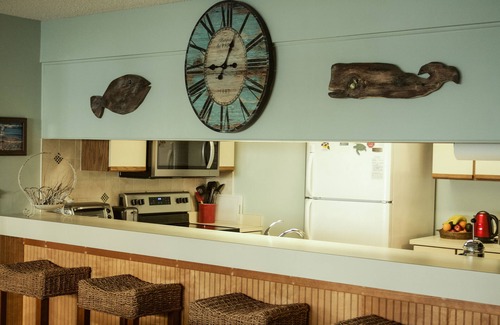 Topsail Beach Condominio | Family friendly oceanfront condo, directly on the beach.