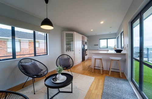 Howick Casa | Family Friendly Oceanview Howick Home - Pets+