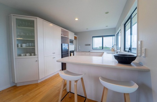 Howick Casa | Family Friendly Oceanview Howick Home - Pets+
