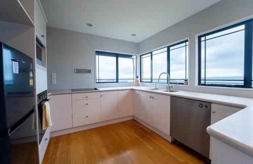 Howick Casa | Family Friendly Oceanview Howick Home - Pets+