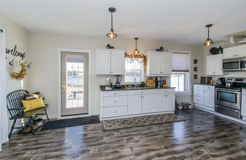 Port Dufferin Cabaña | Family friendly, picturesque oceanfront cottage 1800 sq ft sleeps 9.