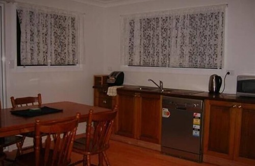 Wynnum Casa | Para toda la familia. Mascota amigable. 50m al agua. Aire acondicionado. Wifi. Estacionamiento. Cubierta de barbacoa