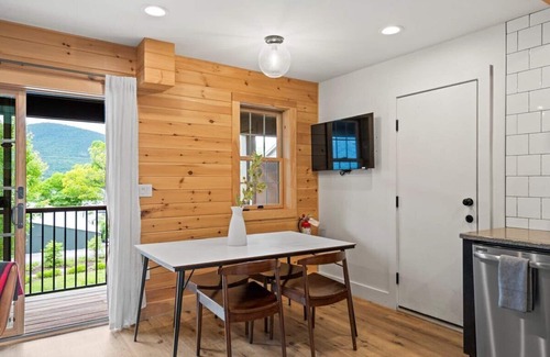 Lake George Casa | Family Friendly - Pet Friendly
