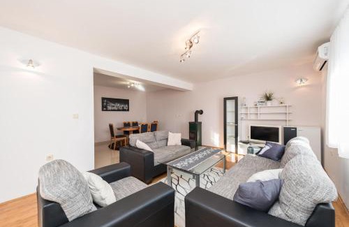 Bibinje Casa | Family Friendly Pool House Ana - Happy Rentals