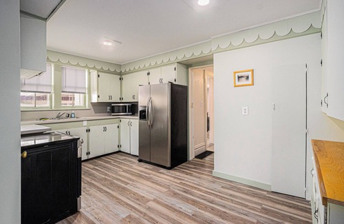 Parchment Casa | Family friendly. private holiday retreat, large place, great value in Kalamazoo