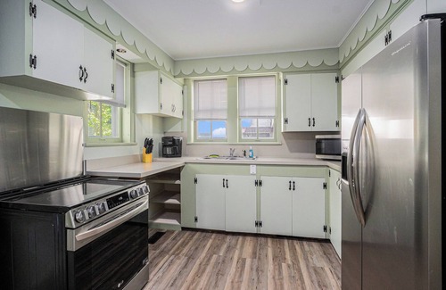 Parchment Casa | Family friendly. private holiday retreat, large place, great value in Kalamazoo