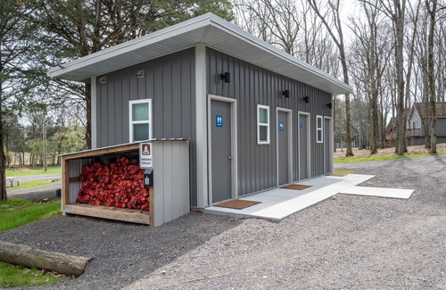 Mount Juliet Alquiler De RV | Family Friendly Pull-Through Campsite on 180 Acre Family Farm -- Near Nashville!