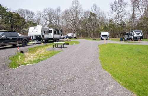 Mount Juliet Alquiler De RV | Family Friendly Pull-Through Campsite on 180 Acre Family Farm -- Near Nashville!
