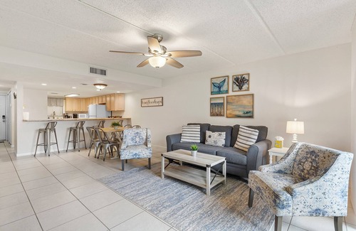 Little Venice Condominio | Family friendly, Retirement friendly Beach condo-150 steps to beach!