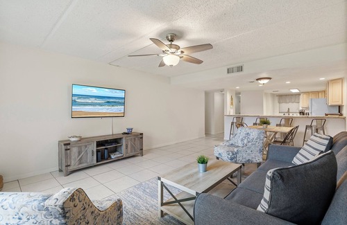 Little Venice Condominio | Family friendly, Retirement friendly Beach condo-150 steps to beach!