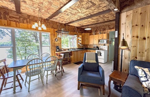 Minden Hills Cabaña | Family friendly retro cottage with huge waterfront