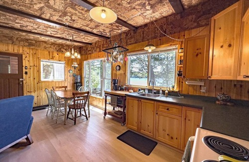 Minden Hills Cabaña | Family friendly retro cottage with huge waterfront