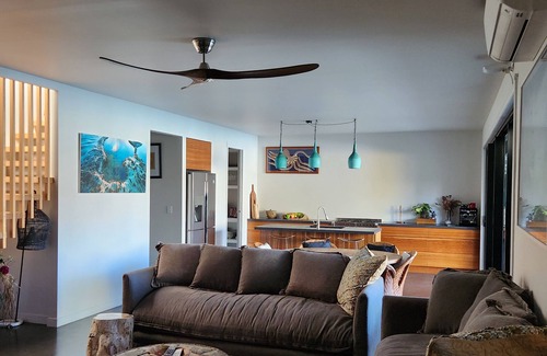 North Creek Casa | Family friendly retreat 5 minutes stroll to the beach!