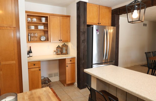 La Porte Casa | Family Friendly Retreat, sleeps 12+, Pole Barn with games, Large inground pool