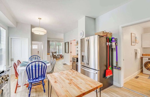 Manistee Casa | Family-Friendly Retreat near Manistee Riverwalk - dogs allowed