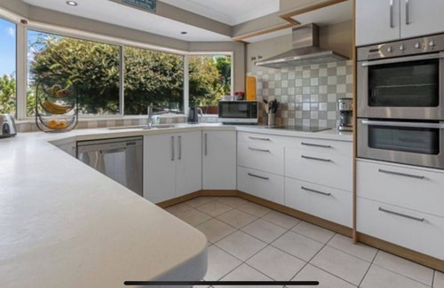 Papamoa Beach Casa | Family Friendly Retreat: Heated Pool, Spa, 5min walk to beach