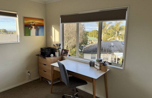 Papamoa Beach Casa | Family Friendly Retreat: Heated Pool, Spa, 5min walk to beach