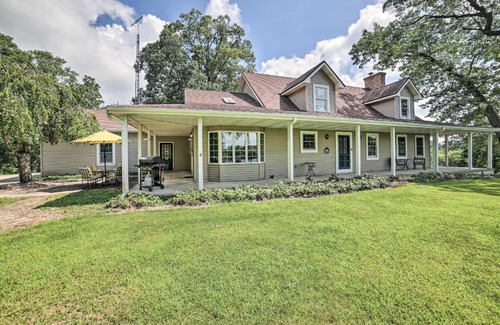 Bronson Casa | Family-Friendly Retreat on Long Noble Lake!