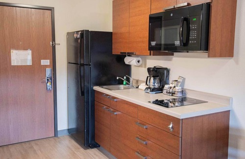 West Jordan Hotel | Family-Friendly Room Near Jordan Landing w/ Kitchen! Pets Allowed