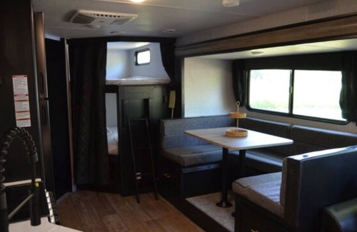 Bull Creek Cabina | Family Friendly RV Rental in Branson, MO!