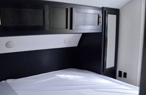 Bull Creek Cabina | Family Friendly RV Rental in Branson, MO!