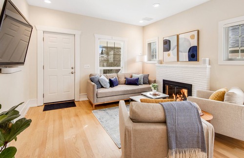 Phinney Ridge Casa | Family-Friendly Seattle Home w/ High-Speed WiFi & Washer/Dryer - Work Remotely!