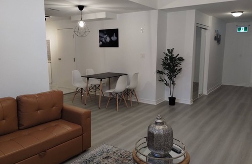 Glen Abbey Casa | Family-friendly Self-contained Basement + Office