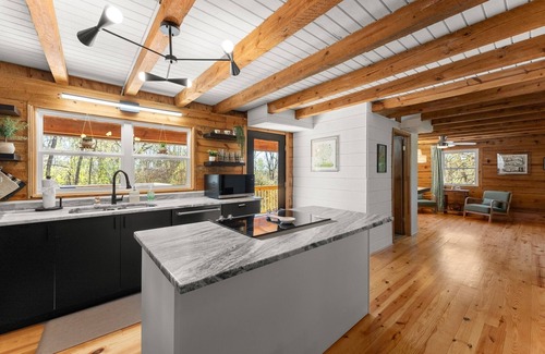 Gainesville Cabina | Family Friendly, Sleeps 11, Pets allowed!